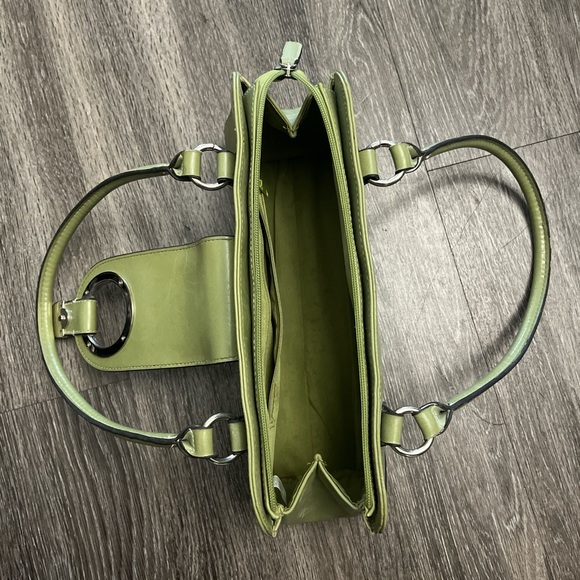 Vintage Lime Green Shoulder Bag with Silver Accents - Picture 3 of 4